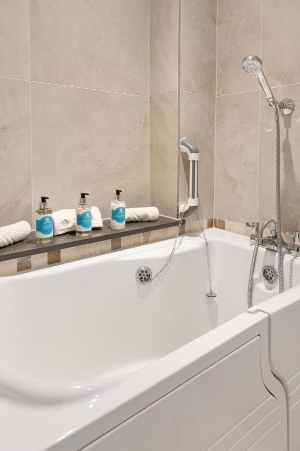 The Lodge - Studio Apartment'S Castel Buitenkant foto
