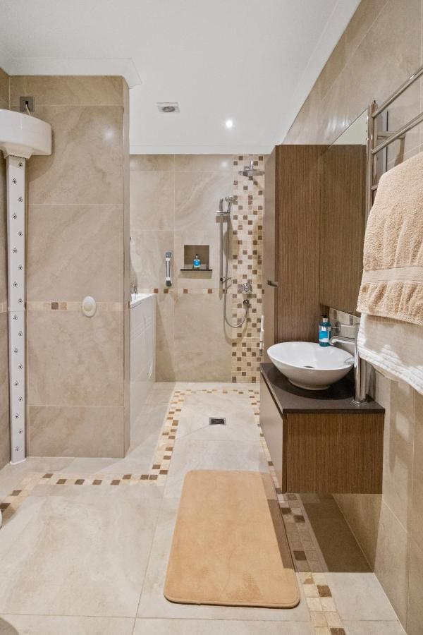 The Lodge - Studio Apartment'S Castel Buitenkant foto